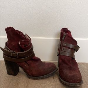 Free Birds Steve Madden